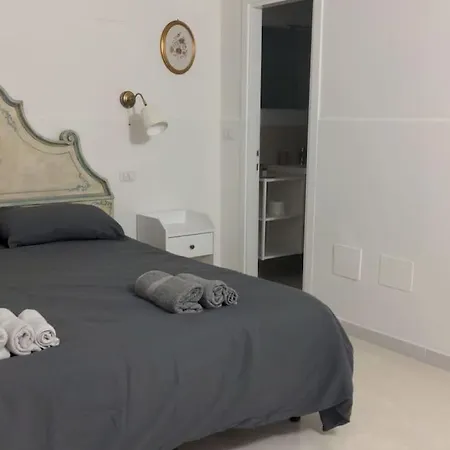 Apartment Bellaflo: Small In The Center Of