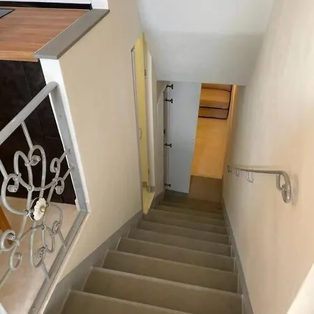 Bellaflo: Small In The Center Of Florence