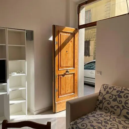 Bellaflo: Small In The Center Of * Florence